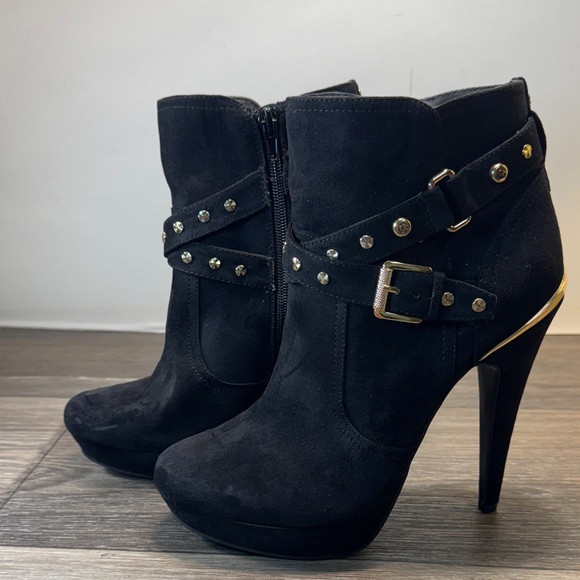 Guess Shoes - Guess Black Heeled Boots with Studded Straps woman’s 8.5 (j82)